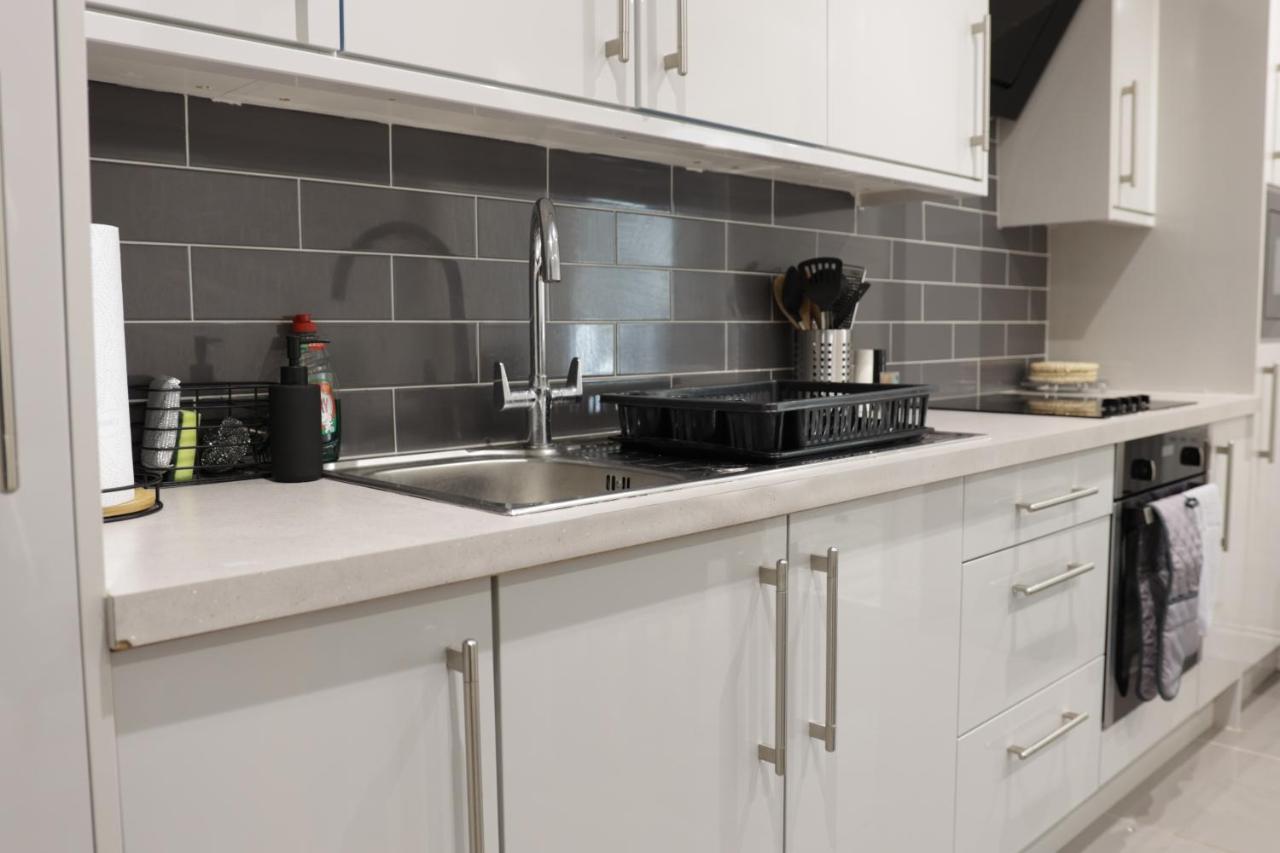 5 Bed Town House Within City Centre And Sleeps Up To 11 With Sky And Netflix Birmingham Exterior foto