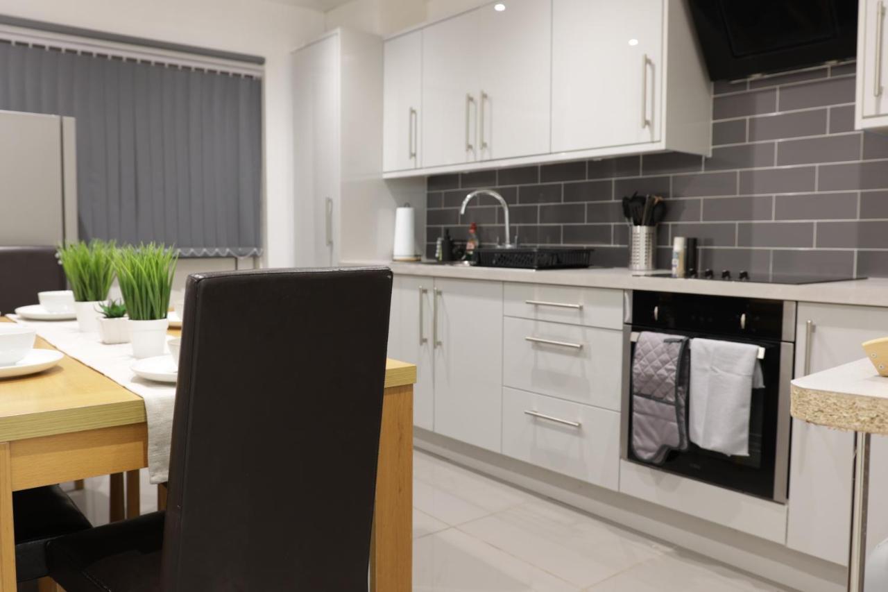 5 Bed Town House Within City Centre And Sleeps Up To 11 With Sky And Netflix Birmingham Exterior foto