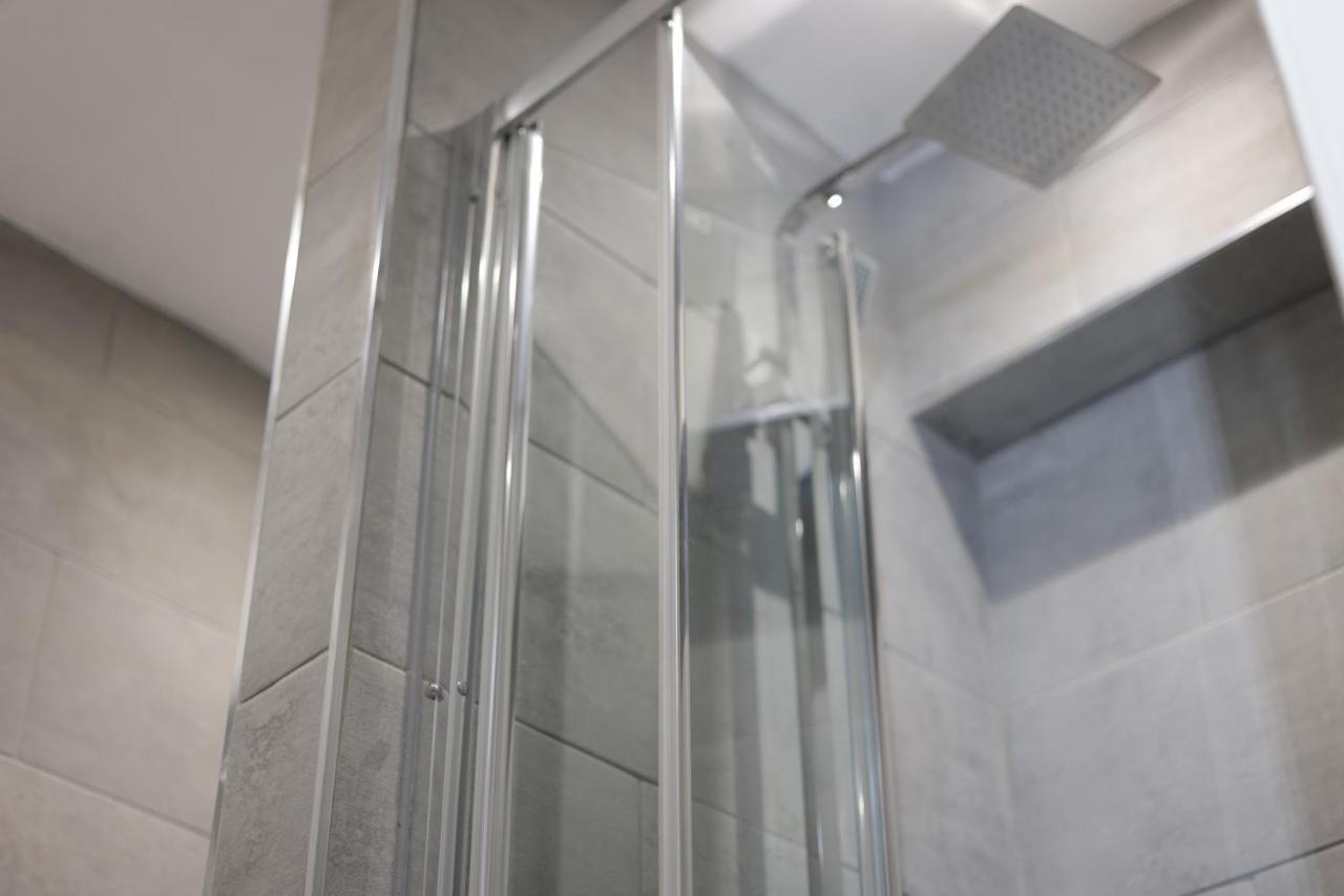 5 Bed Town House Within City Centre And Sleeps Up To 11 With Sky And Netflix Birmingham Exterior foto