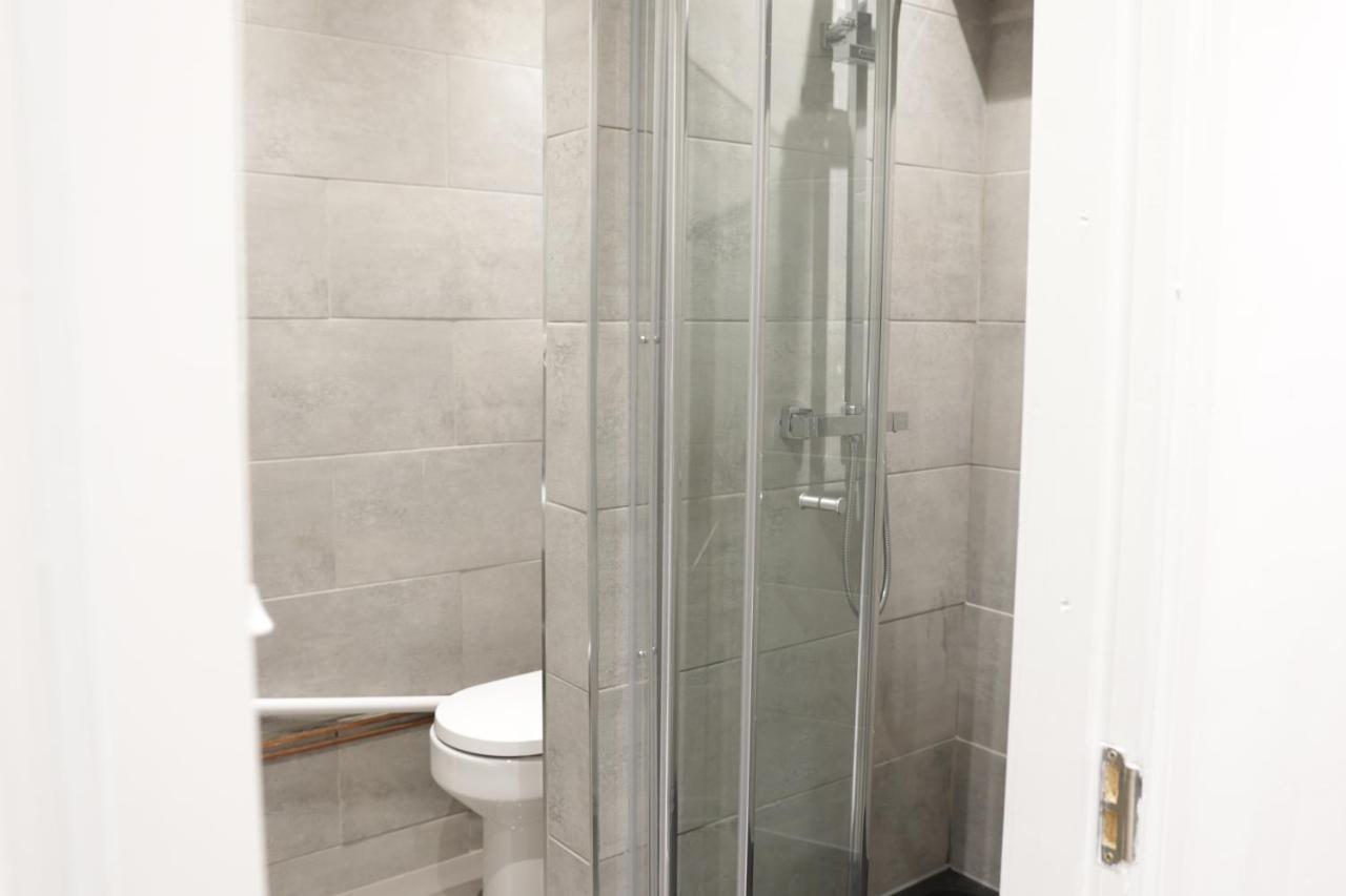 5 Bed Town House Within City Centre And Sleeps Up To 11 With Sky And Netflix Birmingham Exterior foto