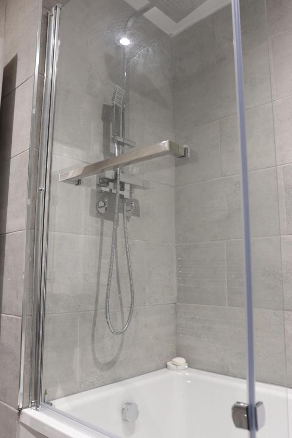 5 Bed Town House Within City Centre And Sleeps Up To 11 With Sky And Netflix Birmingham Exterior foto