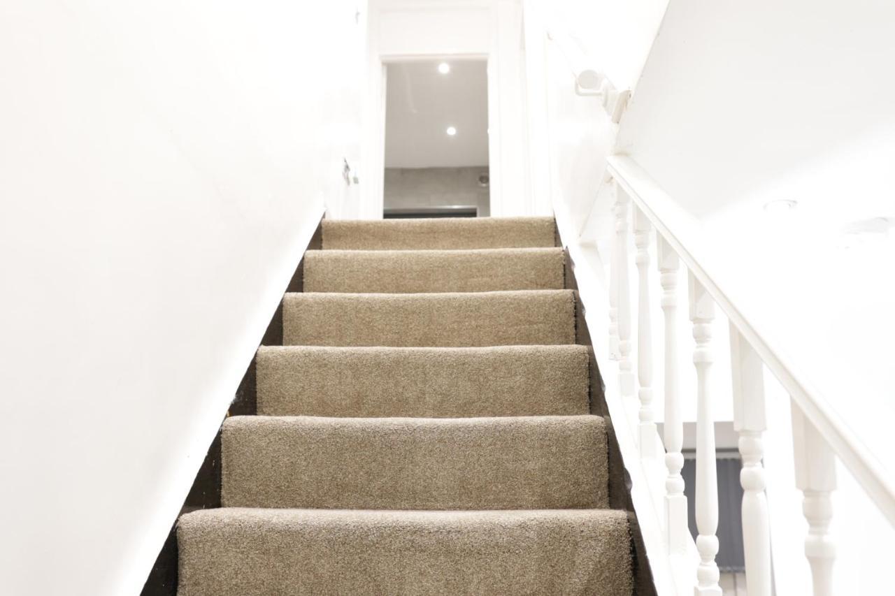 5 Bed Town House Within City Centre And Sleeps Up To 11 With Sky And Netflix Birmingham Exterior foto