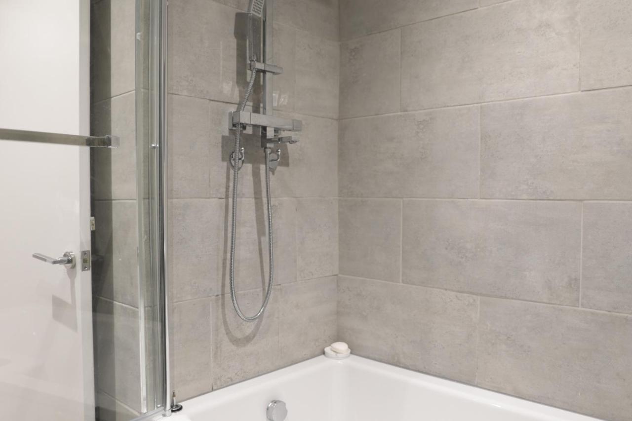 5 Bed Town House Within City Centre And Sleeps Up To 11 With Sky And Netflix Birmingham Exterior foto