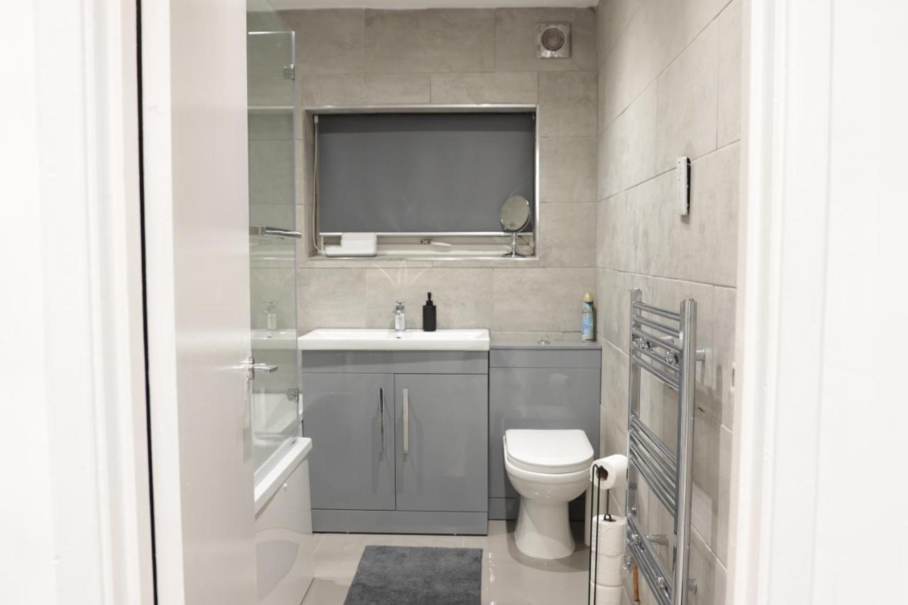 5 Bed Town House Within City Centre And Sleeps Up To 11 With Sky And Netflix Birmingham Exterior foto