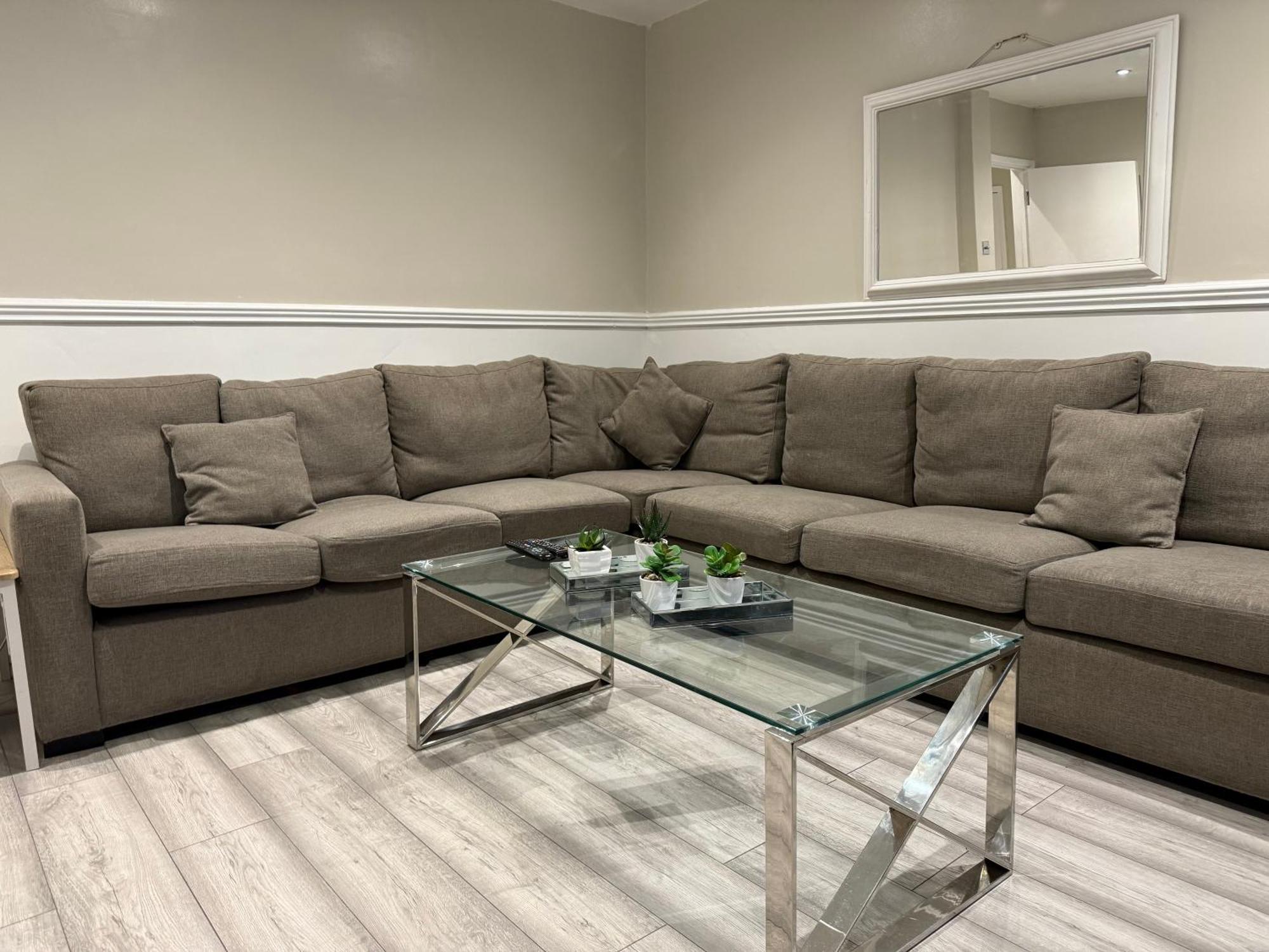 5 Bed Town House Within City Centre And Sleeps Up To 11 With Sky And Netflix Birmingham Exterior foto