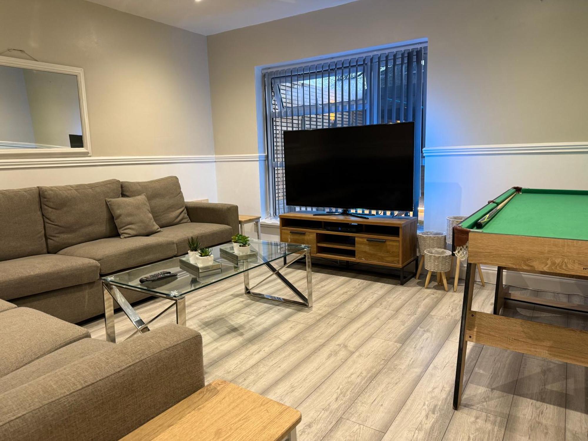 5 Bed Town House Within City Centre And Sleeps Up To 11 With Sky And Netflix Birmingham Exterior foto
