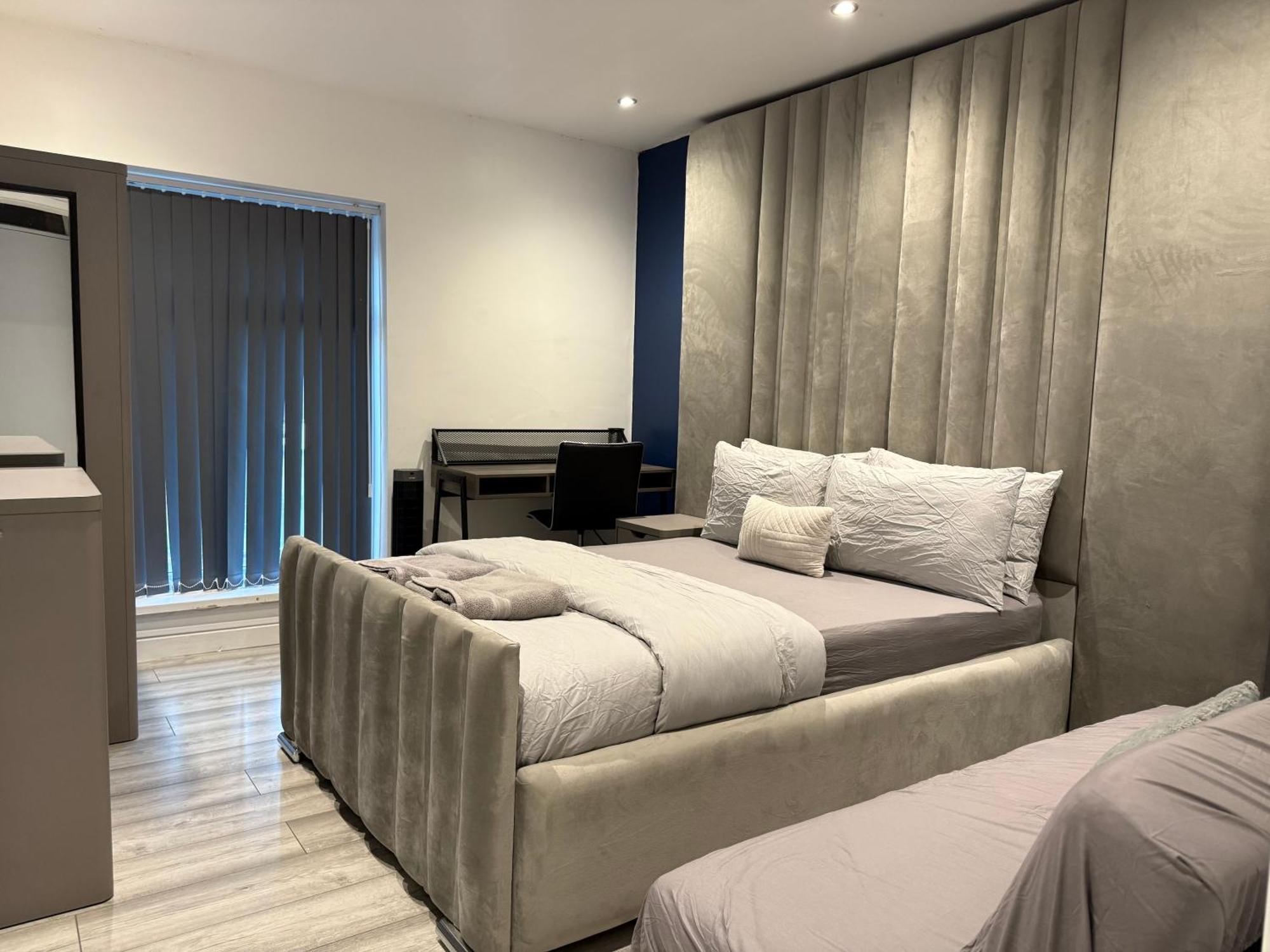 5 Bed Town House Within City Centre And Sleeps Up To 11 With Sky And Netflix Birmingham Exterior foto
