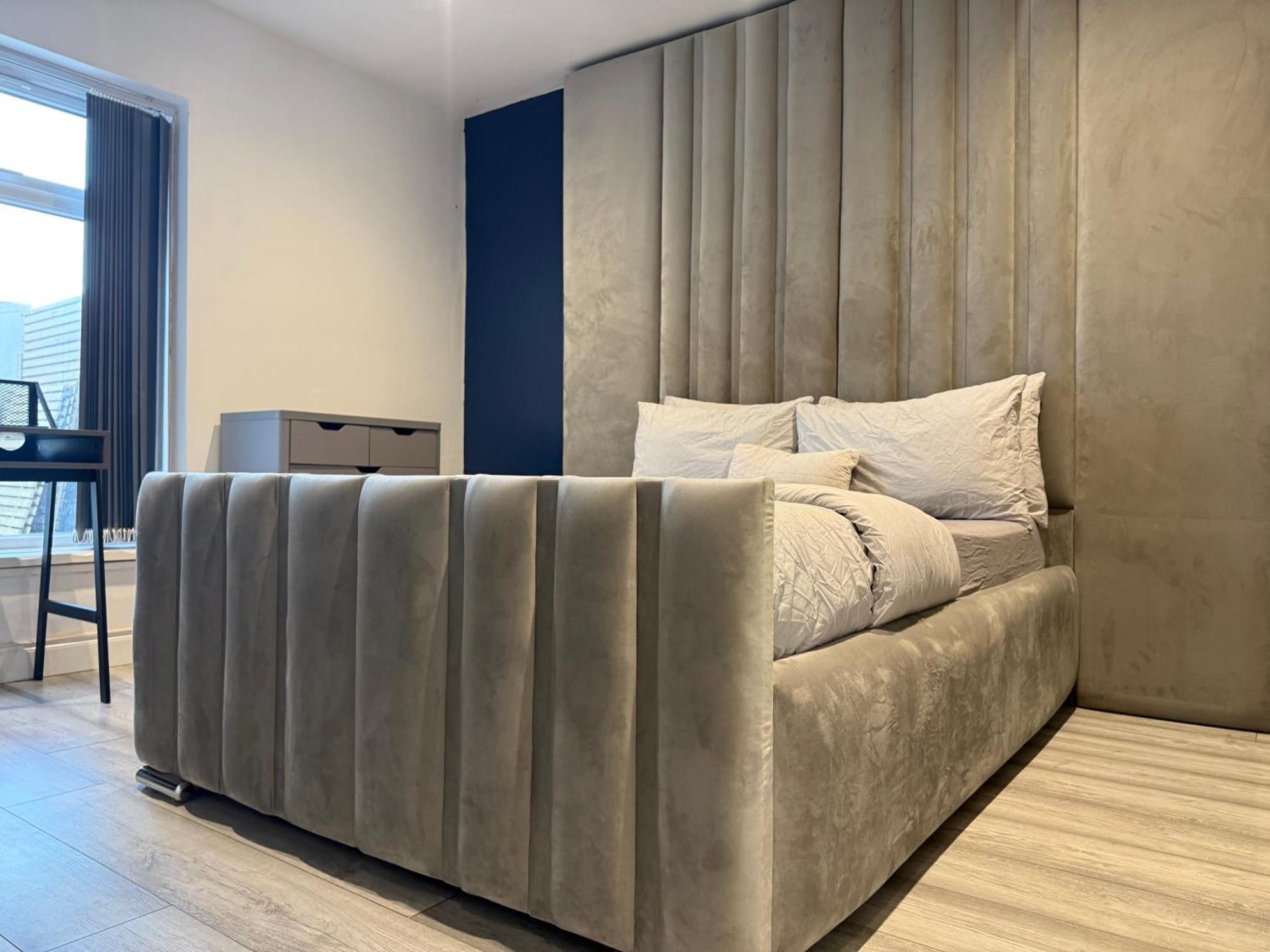 5 Bed Town House Within City Centre And Sleeps Up To 11 With Sky And Netflix Birmingham Exterior foto