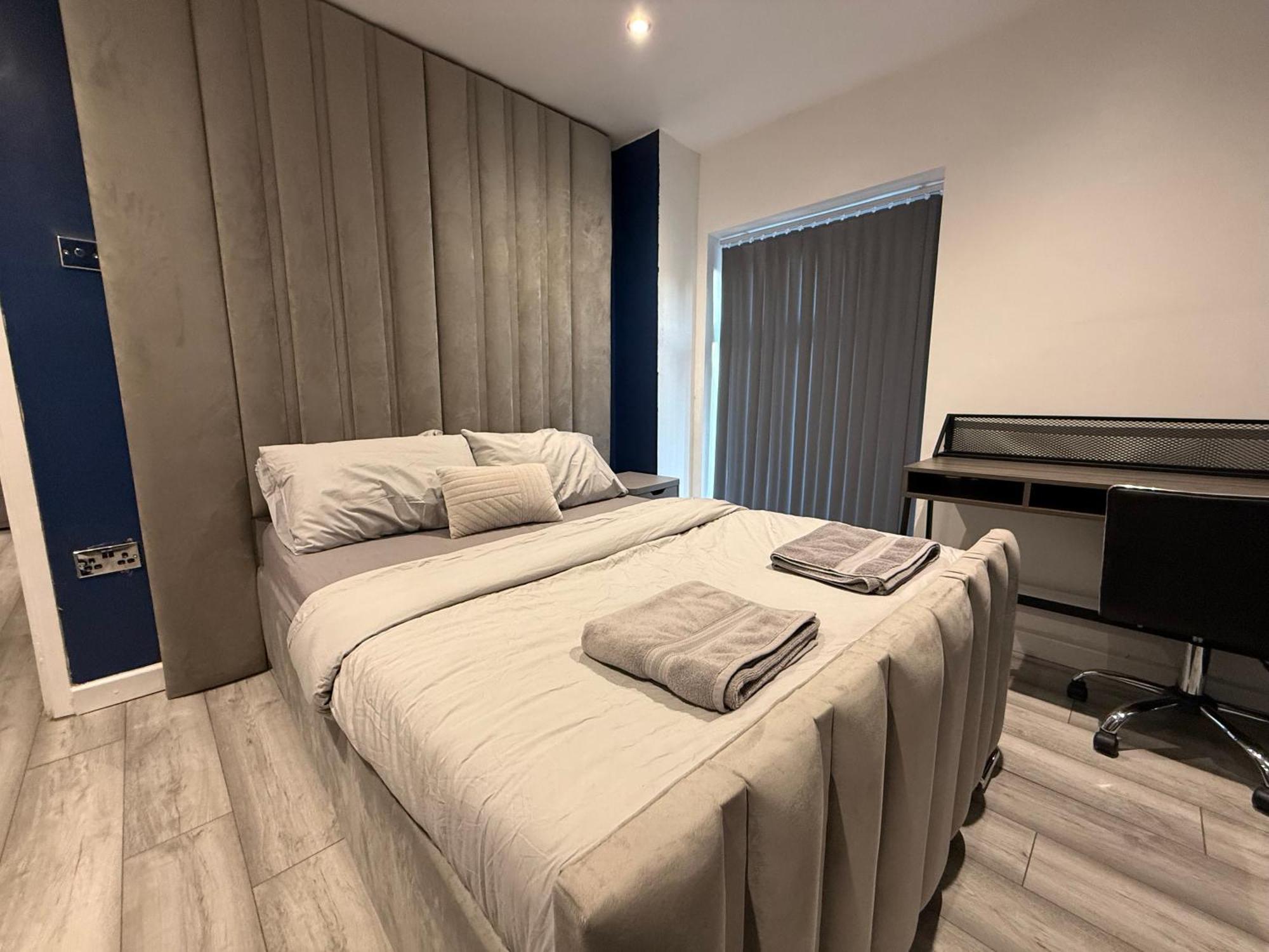 5 Bed Town House Within City Centre And Sleeps Up To 11 With Sky And Netflix Birmingham Exterior foto