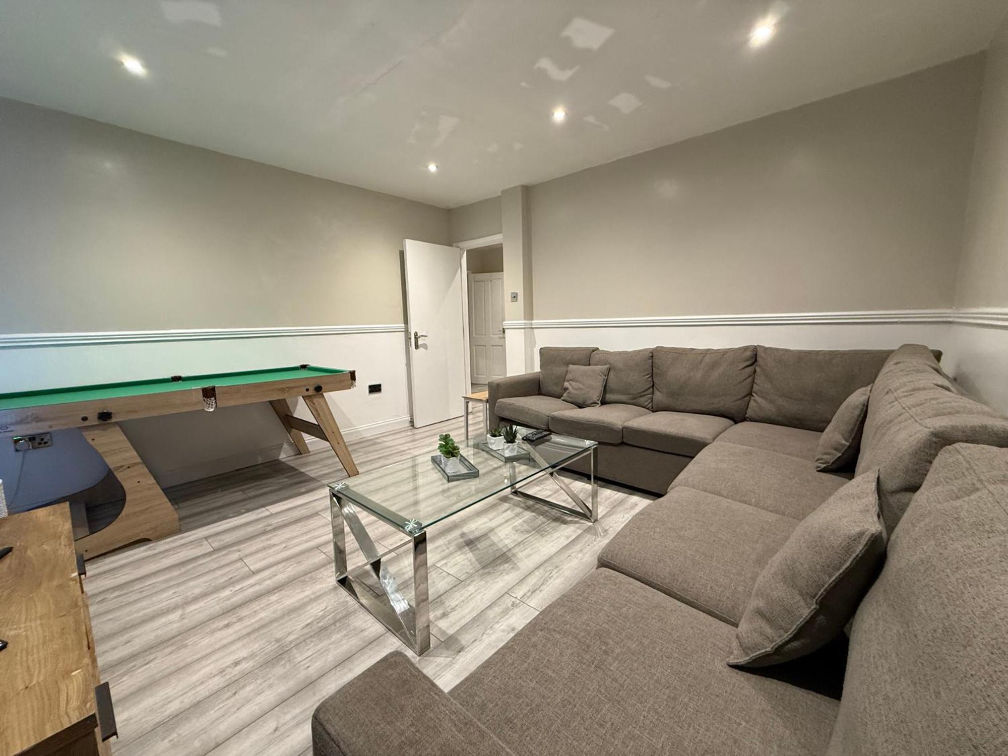 5 Bed Town House Within City Centre And Sleeps Up To 11 With Sky And Netflix Birmingham Exterior foto